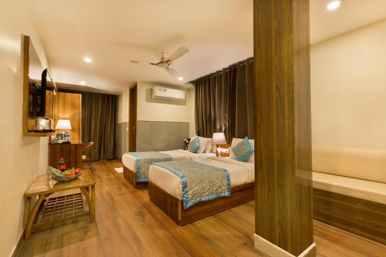 Hotel Viva Palace New Delhi Bagian luar foto