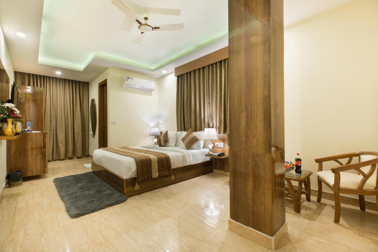 Hotel Viva Palace New Delhi Bagian luar foto