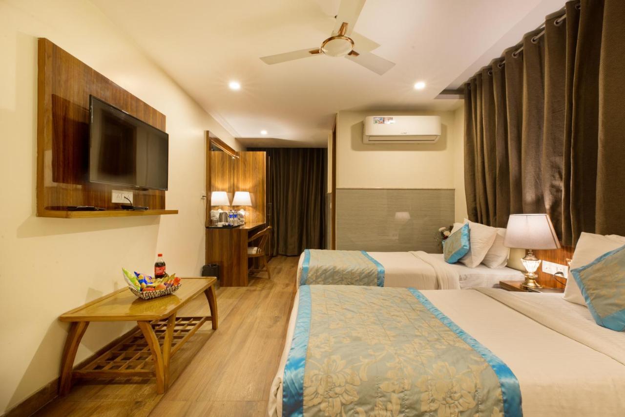 Hotel Viva Palace New Delhi Bagian luar foto