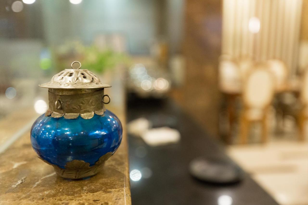 Hotel Viva Palace New Delhi Bagian luar foto