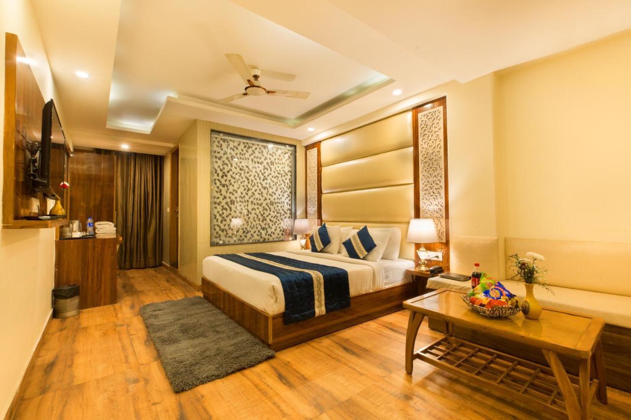 Hotel Viva Palace New Delhi Bagian luar foto