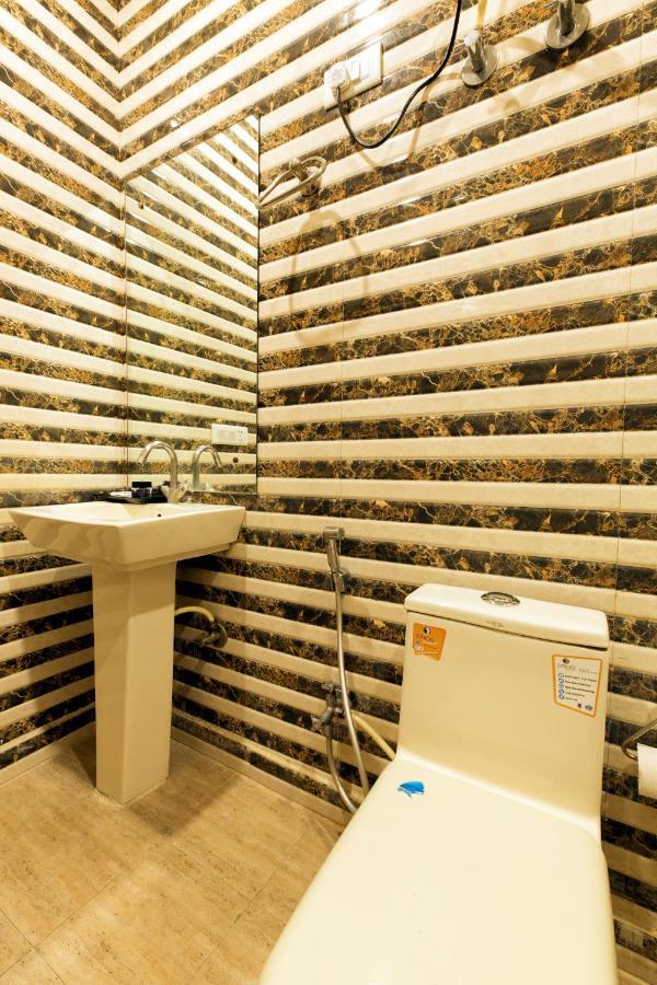 Hotel Viva Palace New Delhi Bagian luar foto