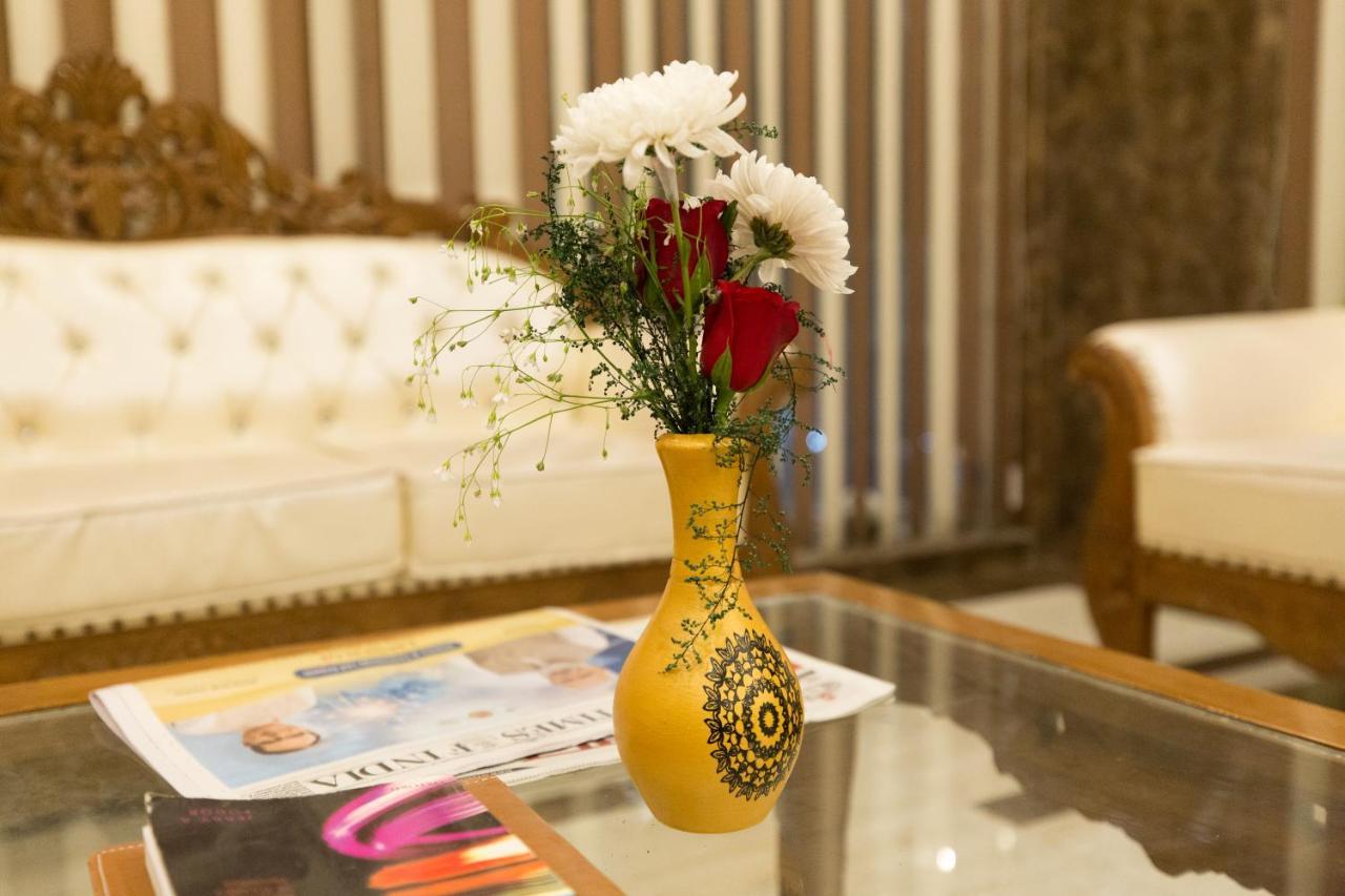 Hotel Viva Palace New Delhi Bagian luar foto